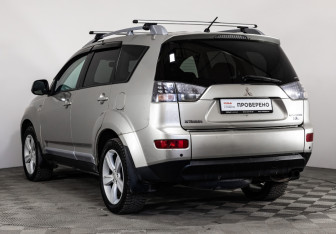 Подержанный автомобиль Mitsubishi Outlander 2007 года (7 фото)
