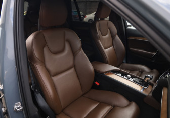 Подержанный автомобиль Volvo XC90 2021 года (27 фото)