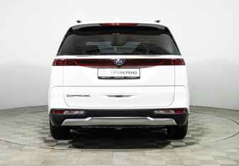 Подержанный автомобиль Kia Carnival 2021 года (6 фото)