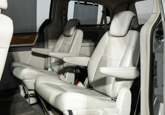 Подержанный автомобиль Chrysler Voyager 2008 года (10 фото)