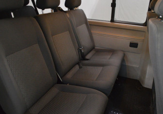 Подержанный автомобиль Volkswagen Caravelle 2013 года (10 фото)