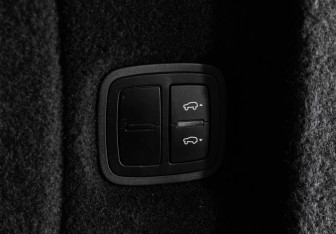 Подержанный автомобиль Porsche Cayenne 2014 года (37 фото)