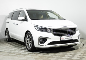 Подержанный автомобиль Kia Carnival 2019 года (3 фото)