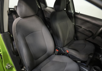 Подержанный автомобиль Chevrolet Spark 2013 года (17 фото)