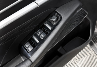 Подержанный автомобиль Geely Emgrand 2023 года (10 фото)