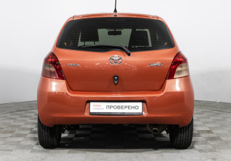 Подержанный автомобиль Toyota Yaris Hatchback 2006 года (6 фото)