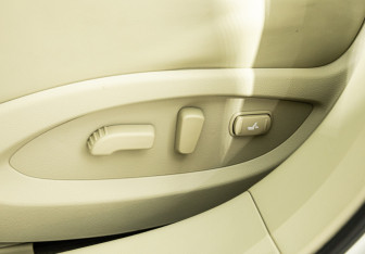 Подержанный автомобиль Infiniti QX70 2016 года (16 фото)