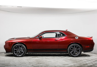 Подержанный автомобиль Dodge Challenger 2019 года (8 фото)