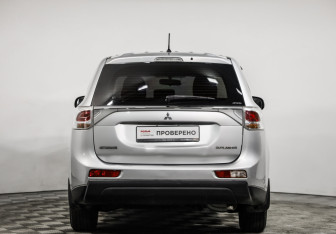 Подержанный автомобиль Mitsubishi Outlander 2013 года (6 фото)