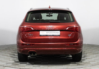 Подержанный автомобиль Audi Q5 2011 года (6 фото)