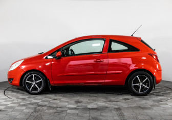 Подержанный автомобиль Opel Corsa 2007 года (8 фото)