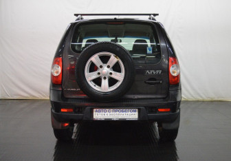 Подержанный автомобиль Chevrolet Niva 2013 года (6 фото)