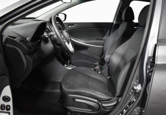 Подержанный автомобиль Hyundai Solaris Hatchback 2012 года (10 фото)