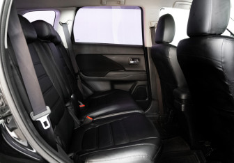 Подержанный автомобиль Mitsubishi Outlander 2014 года (16 фото)