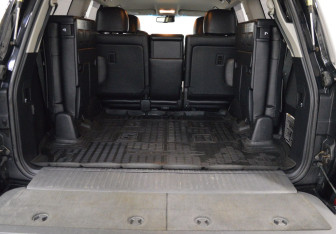 Подержанный автомобиль Toyota Land Cruiser Suv 2012 года (17 фото)