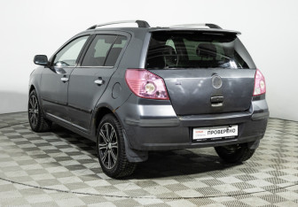 Подержанный автомобиль Geely MK Cross 2013 года (7 фото)