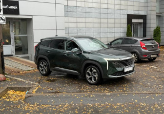 Подержанный автомобиль Geely Atlas 2024 года (3 фото)