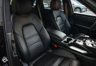 Подержанный автомобиль Porsche Cayenne 2019 года (32 фото)