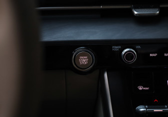 Подержанный автомобиль Kia Carnival 2021 года (19 фото)