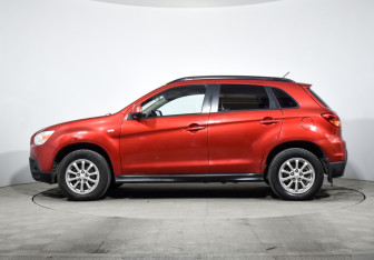 Подержанный автомобиль Mitsubishi ASX 2011 года (8 фото)