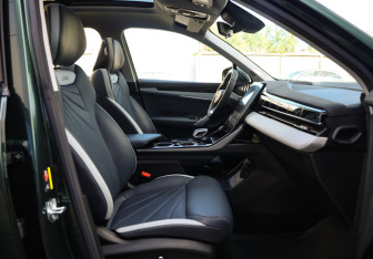 Подержанный автомобиль Geely Atlas 2024 года (26 фото)