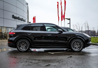 Подержанный автомобиль Porsche Cayenne 2018 года (6 фото)