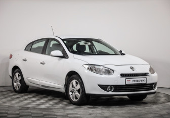 Подержанный автомобиль Renault Fluence 2010 года (3 фото)