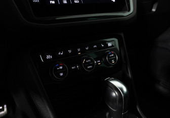 Подержанный автомобиль Volkswagen Tiguan 2019 года (18 фото)
