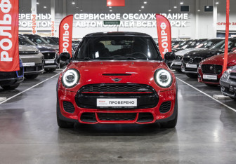 Подержанный автомобиль MINI Hatch 2019 года (3 фото)