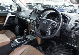 Подержанный автомобиль Toyota Land Cruiser Prado 2021 года (13 фото)