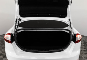 Подержанный автомобиль Ford Mondeo Sedan 2013 года (21 фото)