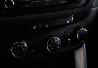 Подержанный автомобиль Kia Ceed Hatchback 2014 года (17 фото)