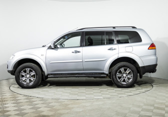 Подержанный автомобиль Mitsubishi Pajero Sport 2011 года (8 фото)