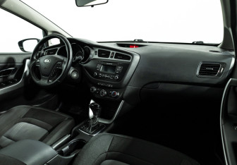 Подержанный автомобиль Kia Ceed Hatchback 2015 года (9 фото)