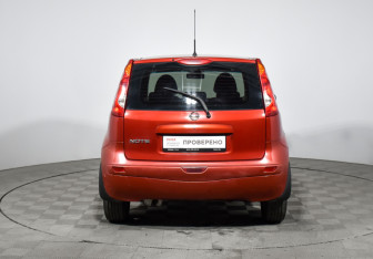 Подержанный автомобиль Nissan Note 2008 года (6 фото)