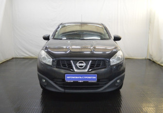 Подержанный автомобиль Nissan Qashqai 2010 года (2 фото)