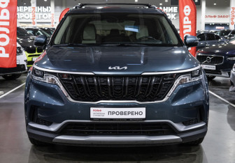 Подержанный автомобиль Kia Carnival 2021 года (4 фото)