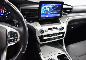 Подержанный автомобиль Ford Explorer 2021 года (19 фото)