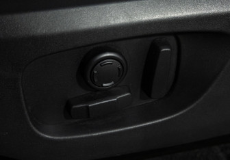 Подержанный автомобиль Land Rover Discovery Sport 2015 года (20 фото)