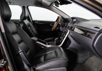 Подержанный автомобиль Volvo XC70 2014 года (18 фото)