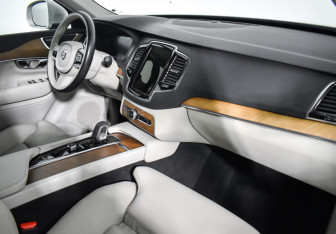 Подержанный автомобиль Volvo XC90 2021 года (15 фото)