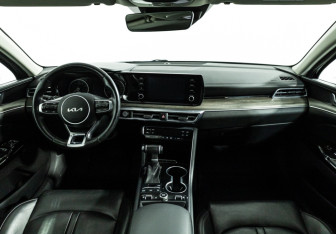 Подержанный автомобиль Kia K5 2022 года (13 фото)