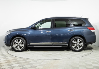 Подержанный автомобиль Nissan Pathfinder 2015 года (8 фото)