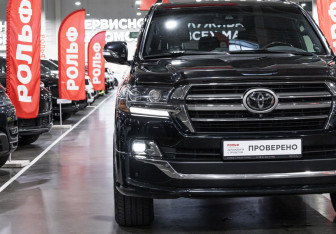 Подержанный автомобиль Toyota Land Cruiser Suv 2019 года (4 фото)