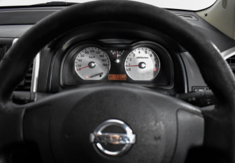 Подержанный автомобиль Nissan Wingroad 2005 года (15 фото)