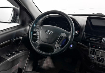 Подержанный автомобиль Hyundai Santa Fe 2012 года (15 фото)