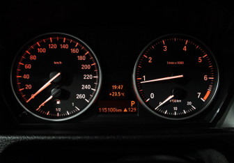 Подержанный автомобиль BMW X1 2013 года (12 фото)