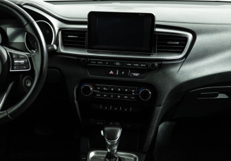 Подержанный автомобиль Kia Ceed Wagon 2019 года (14 фото)