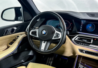 Подержанный автомобиль BMW X5 2020 года (16 фото)