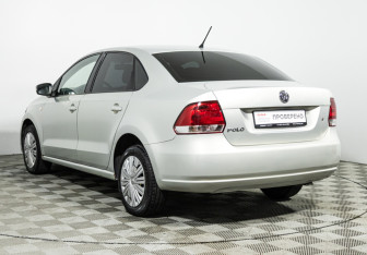 Подержанный автомобиль Volkswagen Polo Sedan 2014 года (7 фото)